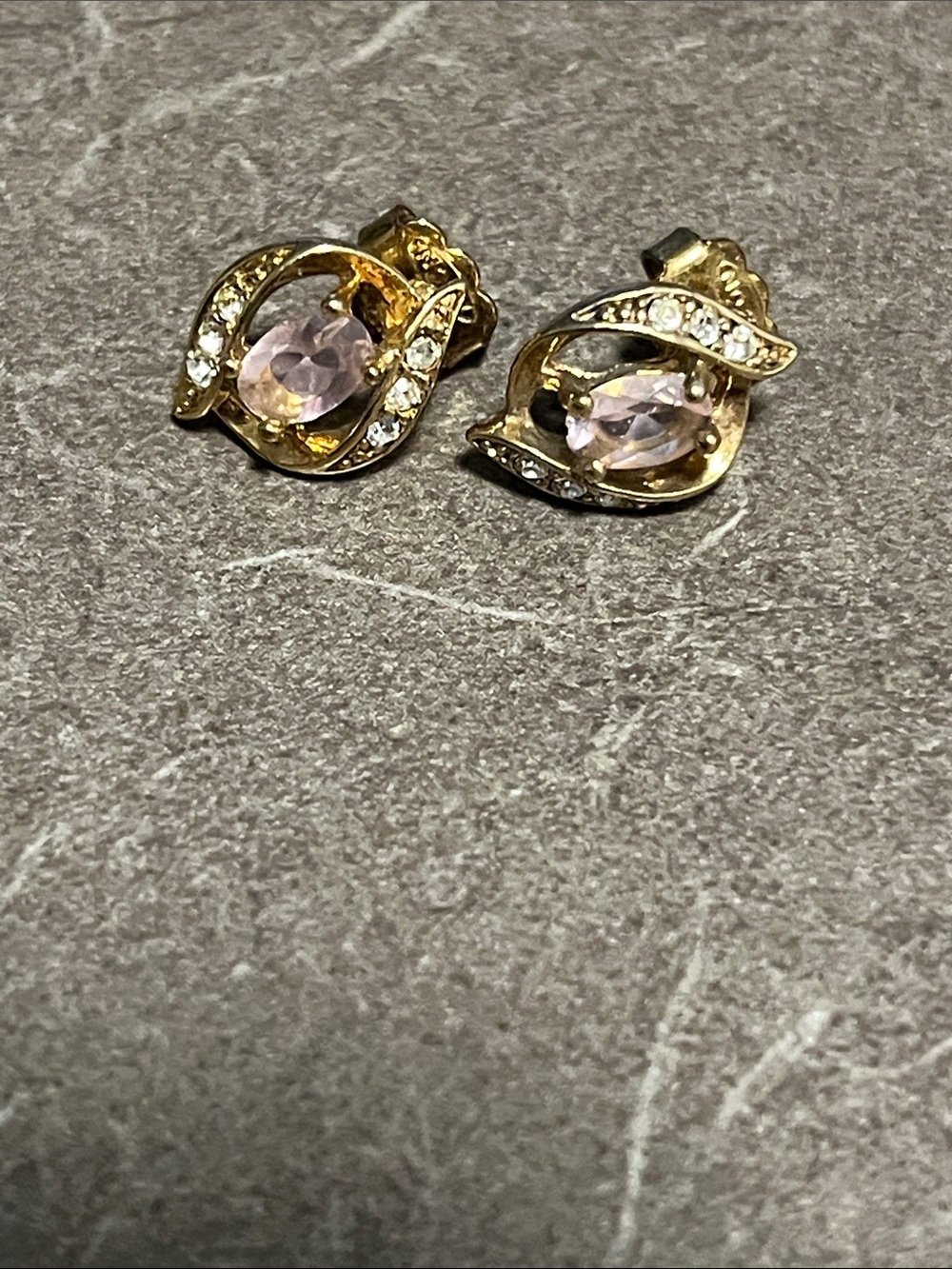 Avon Gold-Tone Pink Crystal Swirl Stud Earrings 1/2”